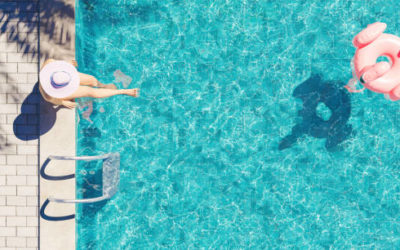 Liner de piscine déchiré ? Sachez quand réparer ou remplacer votre liner en vinyle.
