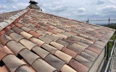 Quels sont les Défis Spécifiques de la Recherche de Fuites sur les Toits Plats à Lyon ?