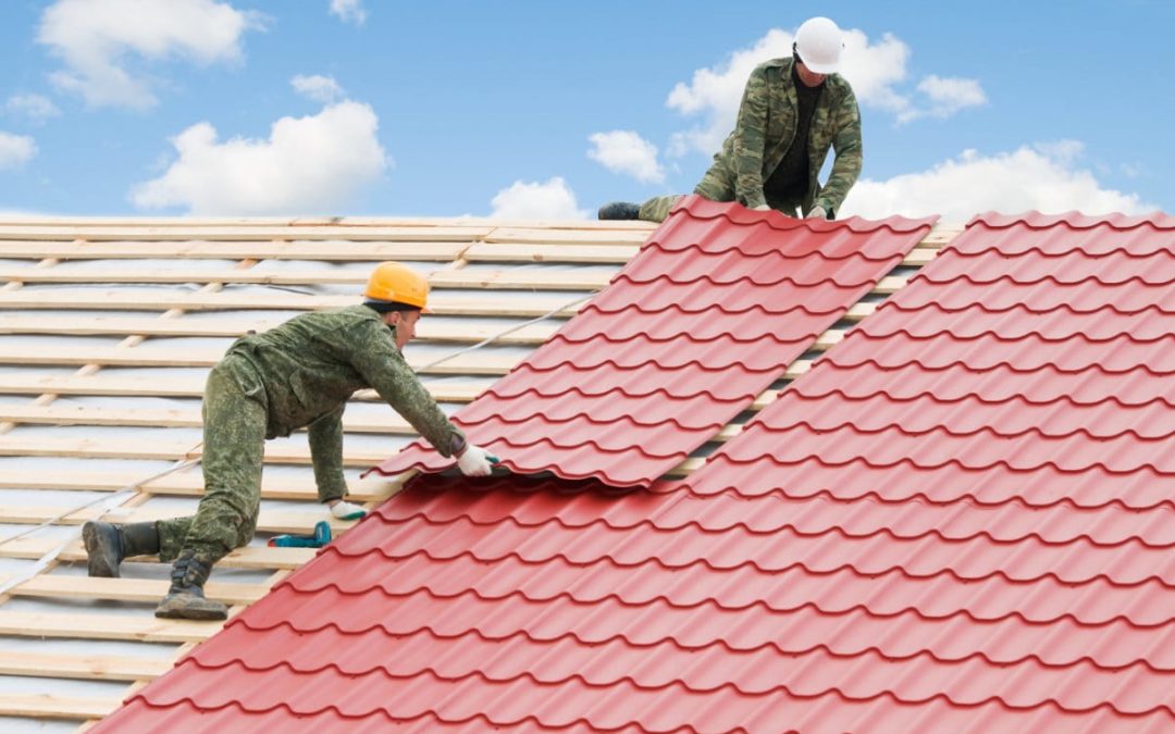 L’importance cruciale de vérifier l’état des sous-couches de toiture pour prévenir les fuites