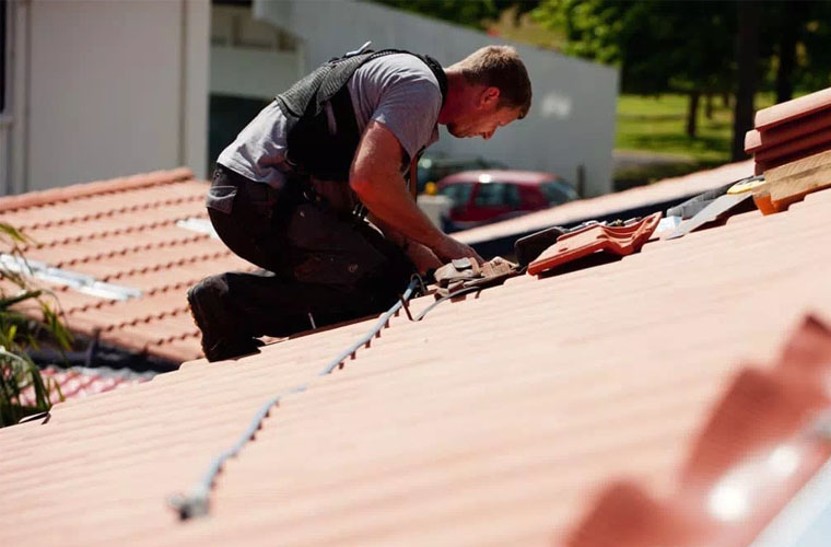 Pourquoi les assurances exigent-elles parfois des inspections de toiture régulières?